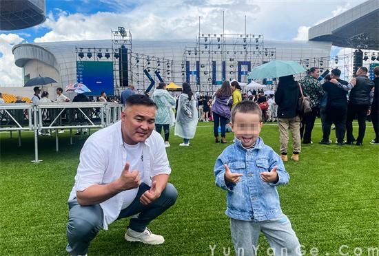 额尔登苏乙拉：匆匆人生路,深深为民情。