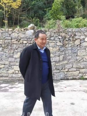 谭德明：水火无情英雄逆行，奋不顾身舍己救人。