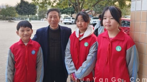 江学光：扎根乡村42年，为山里娃筑起读书梦的代课老师。