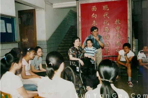 房金妹：“轮椅校长”不畏逆境，致力帮助残疾人子女成长。