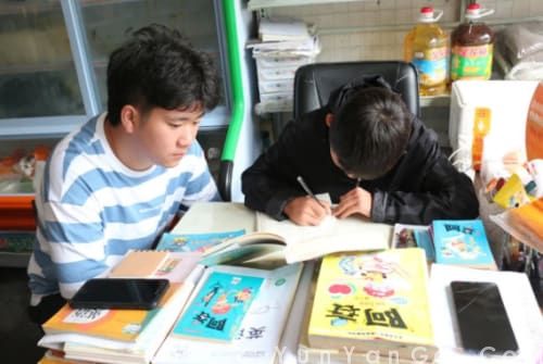 陈宝川：“00后”少年跳入急流勇救落水母子。