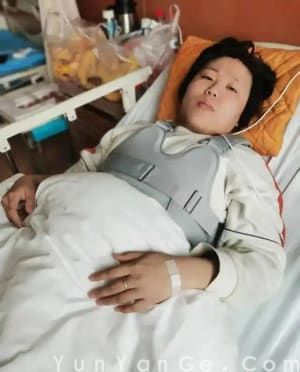 毛诗琪：大风吹倒枯树的瞬间，她用身体护住
